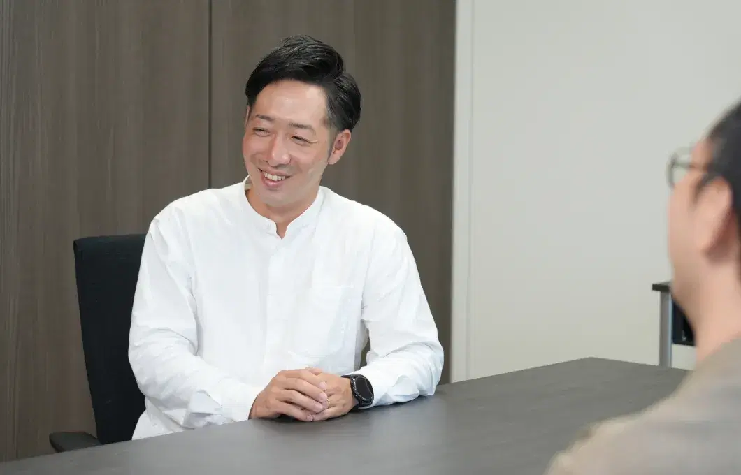 産後パパ育休取得や提携保育園を利用し、夫婦で子育て。